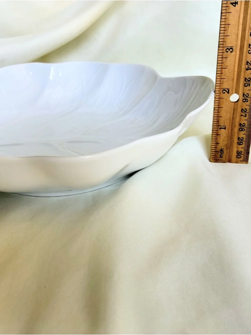 Crate & Barrel Leaf Dish/Bowl 5.25